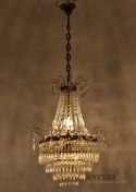 Antyczny żyrandol z kryształów. Lampy vintage.