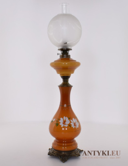 antyczna lampa naftowa