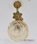 Barokowy zwis do ganku holu łazienki. Lampa sufitowa szklana kula z amorkami aniołkami. Barok rokoko.