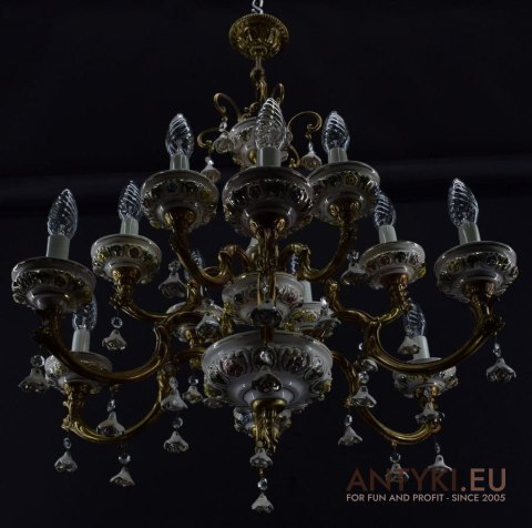 Barokowy żyrandol salonowy antyk z białymi różyczkami chandelier z Francji