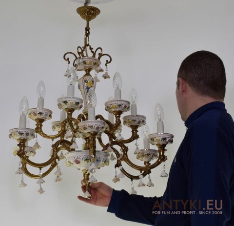 Barokowy żyrandol salonowy antyk z białymi różyczkami chandelier z Francji