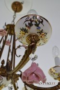 Barokowy żyrandol z różowymi różyczkami lampa sufitowa w ciepłych kolorach