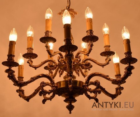 Bogaty żyrandol pałacowy. Stylowy chandelier mosiężny 12 ramienny. Antyki zamkowe.