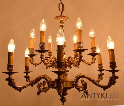 Bogaty żyrandol pałacowy. Stylowy chandelier mosiężny 12 ramienny. Antyki zamkowe.