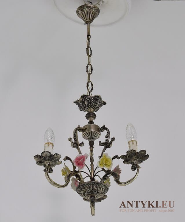 Stare srebro mały żyrandol z różyczkami do ganku holu wiatrołapu łazienki. Srebrna lampa sufitowa.
