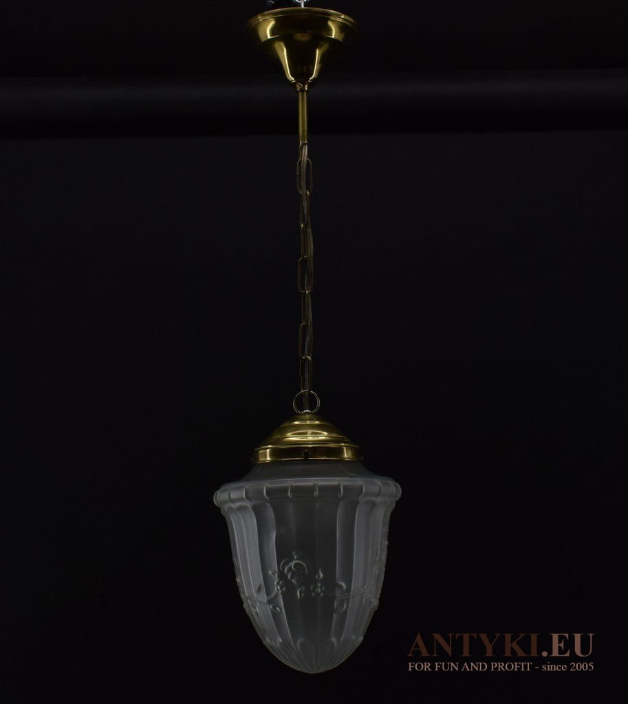 Sylowa lampa wisząca z pięknym kloszem. Klasyczna lampa sufitowa do ganku, holu, wiatrołapu. Oświetlenie vintage.