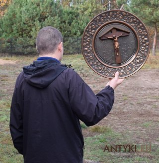 Talerz tloczony z Jezusem Chrystusem INRI Król żydowski Jezus z Nazaretu