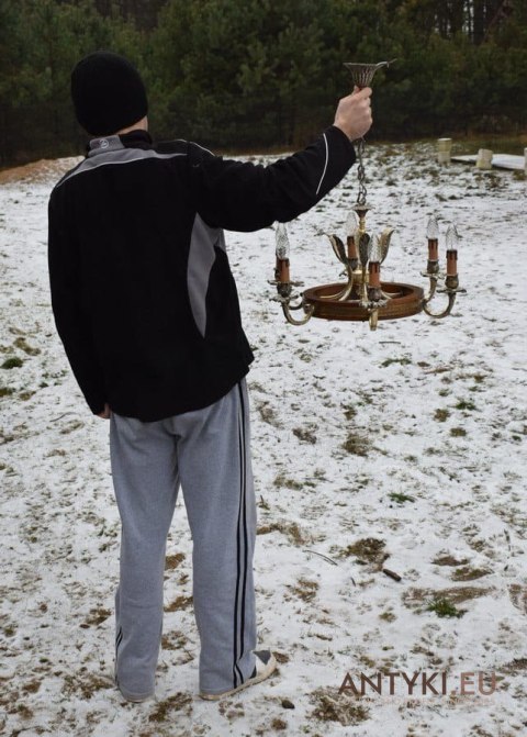 Zamkowy żyrandol okrągły do kuchni ganku lampa w stylu rycerskim rustykalna