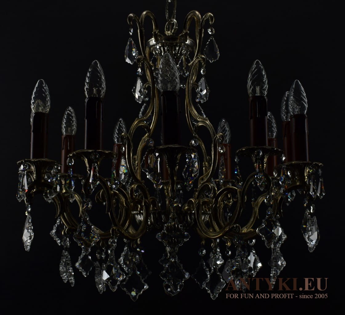 Antyczny chandelier do salonu. Zjawiskowy srebrny żyrandol kryształowy.