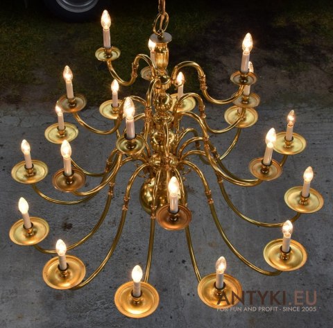 Potężny żyrandol z mosiądzu. Chandelier do zamku pałacu. XXL