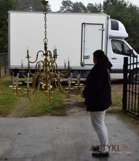 Potężny żyrandol z mosiądzu. Chandelier do zamku pałacu. XXL