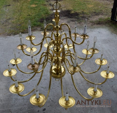 Potężny żyrandol z mosiądzu. Chandelier do zamku pałacu. XXL