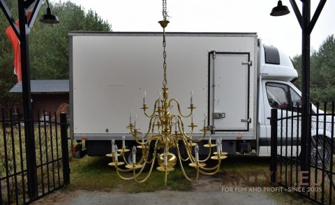 Potężny żyrandol z mosiądzu. Chandelier do zamku pałacu. XXL