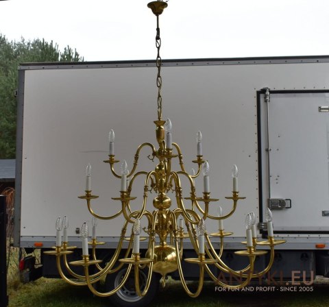 Potężny żyrandol z mosiądzu. Chandelier do zamku pałacu. XXL