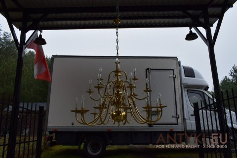 Potężny żyrandol z mosiądzu. Chandelier do zamku pałacu. XXL