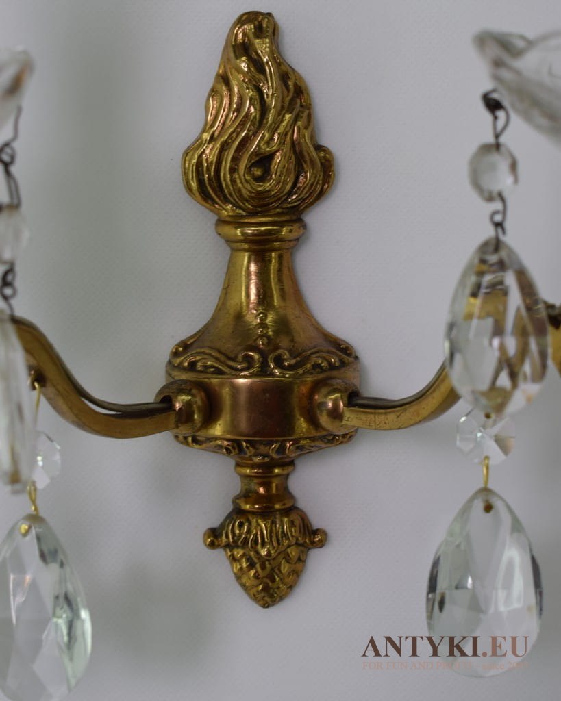 Zabytkowy kinkiet z kryształami, lampa ścienna pałacowa.