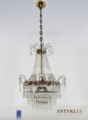 Antyczny żyrandol z kryształów. Lampy vintage.