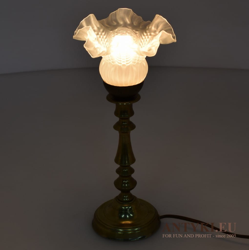 Chippendale lampa stołowa. Oświetlenie z babcinych czasów.