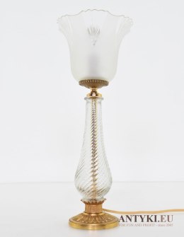 Wysoka szklana lampka na stolik. Stołowe lamy retro.