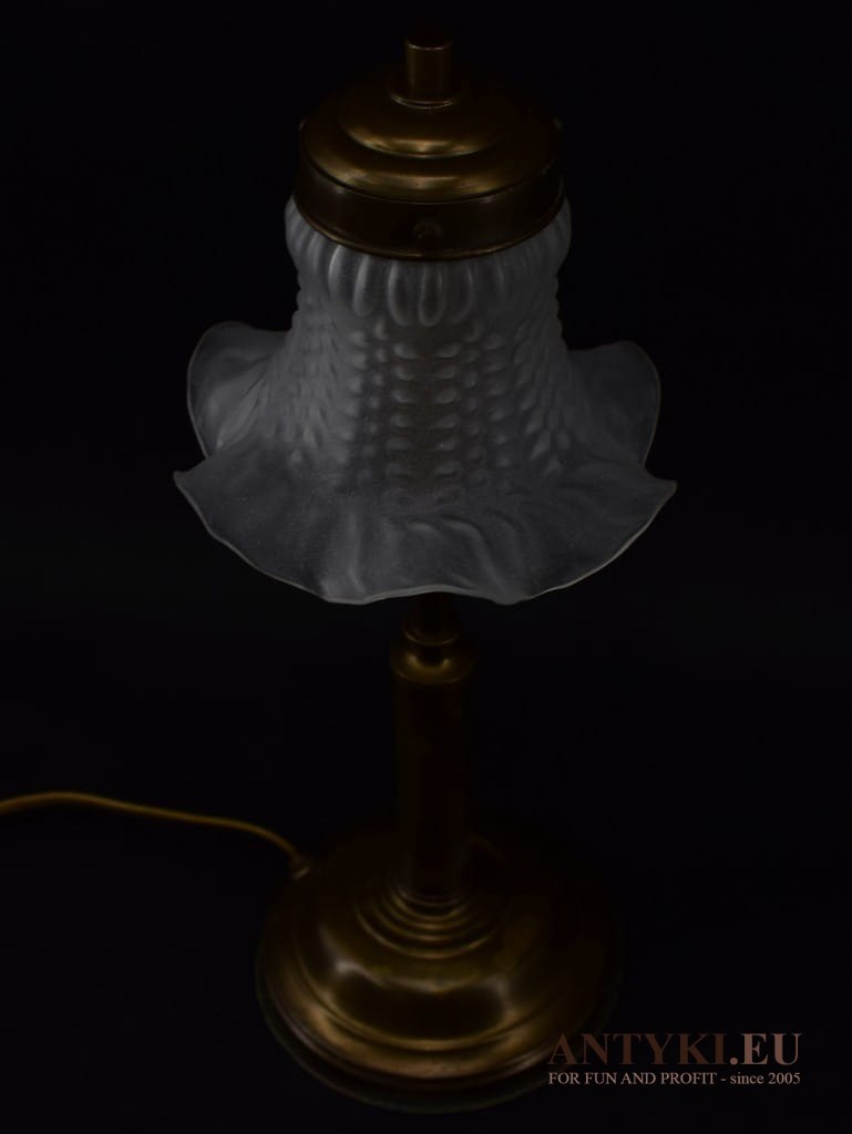 Zabytkowa lampa stołowa. Lampy antyki.