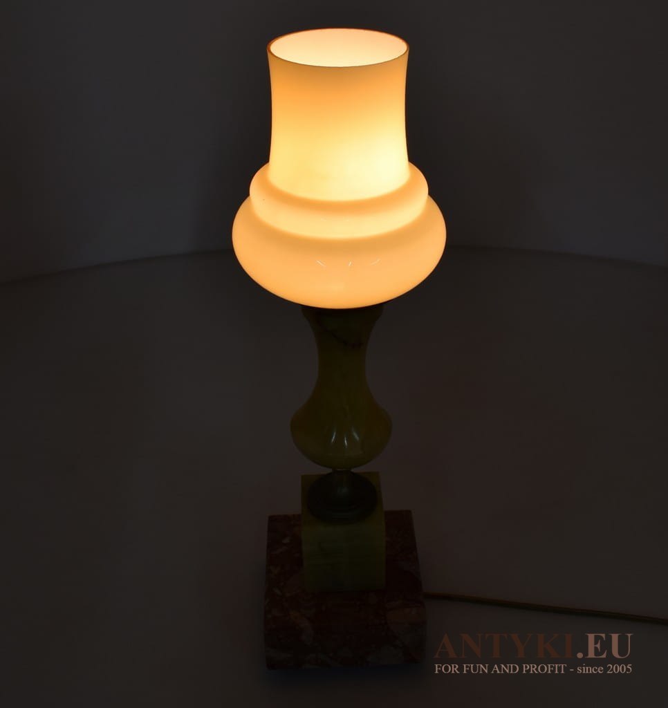 Marmurowa lampa stołowa do dworu