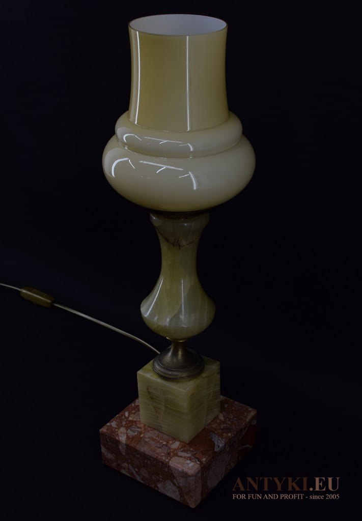 Marmurowa lampa stołowa do dworu