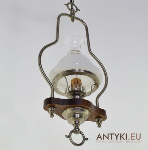 Rustykalna lampa wisząca do ganku