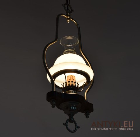 Rustykalna lampa wisząca do ganku