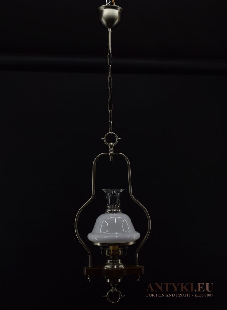 Rustykalna lampa wisząca do ganku