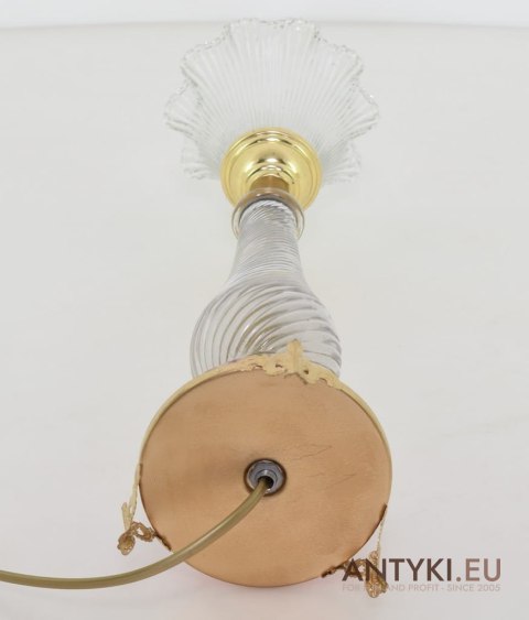 Smukła szklana lampa stołowa