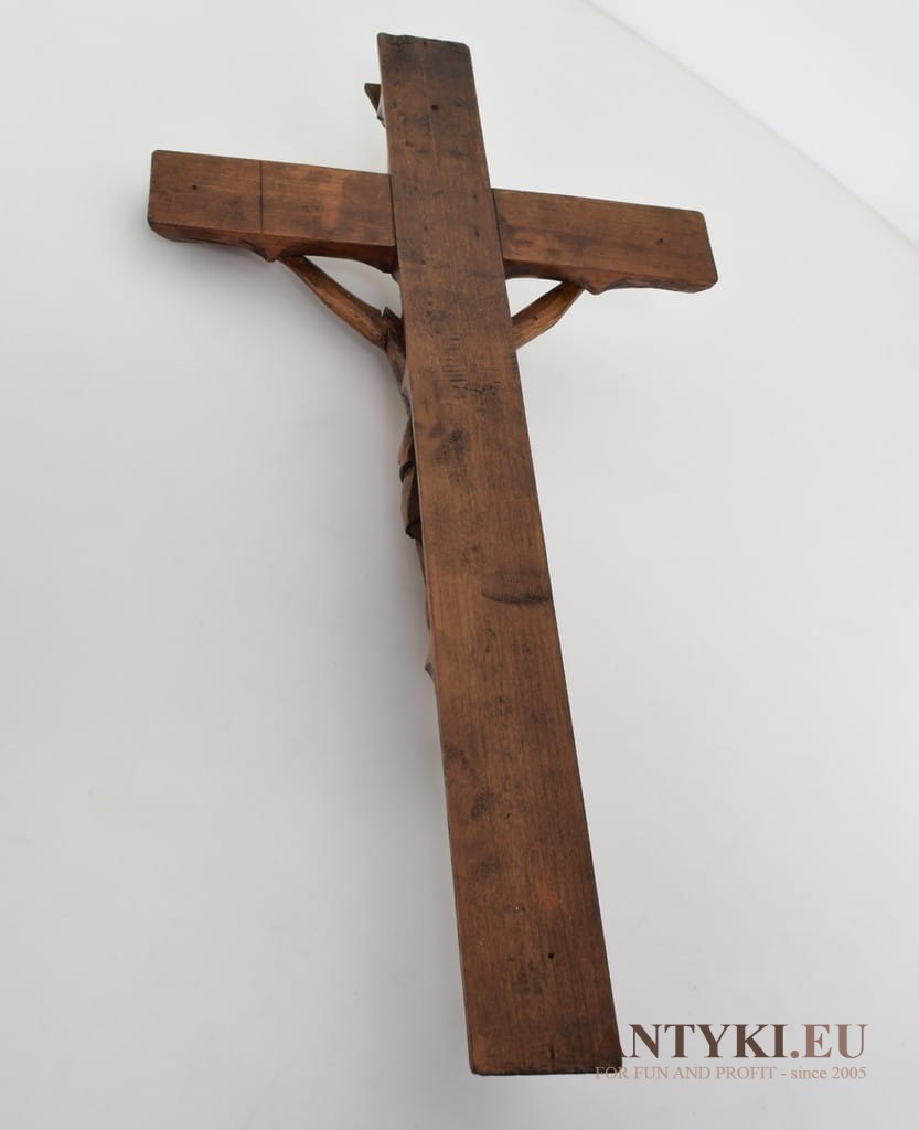 Zabytkowy krzyż z Jezusem Chrystusem
