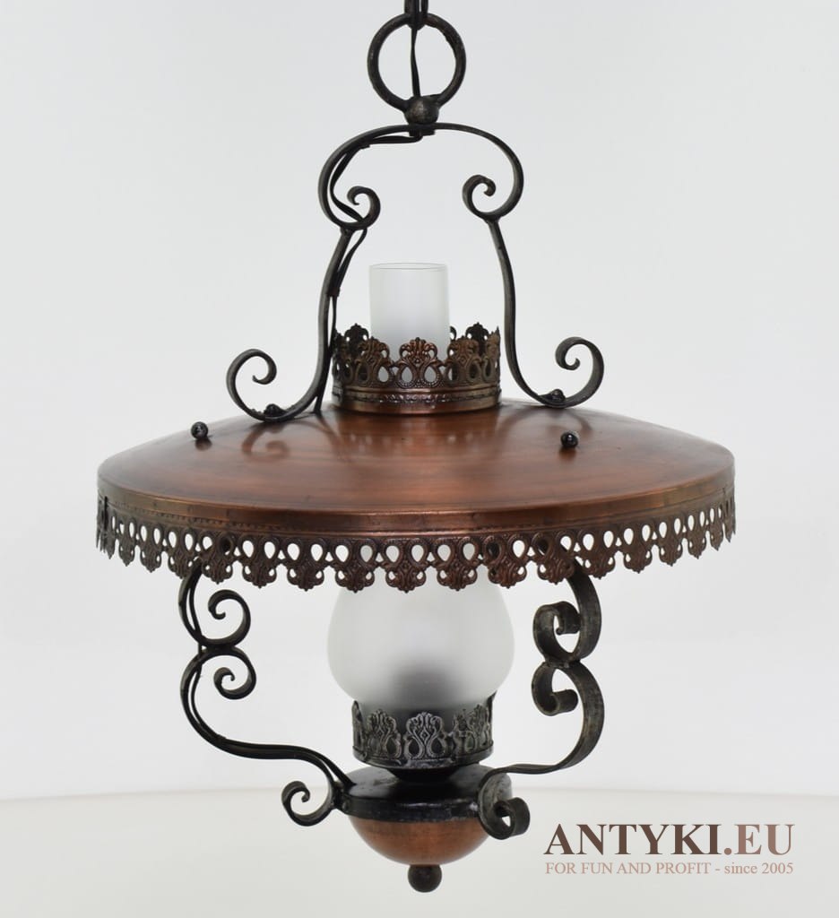 Góralska lampa wisząca w rustykalnym stylu