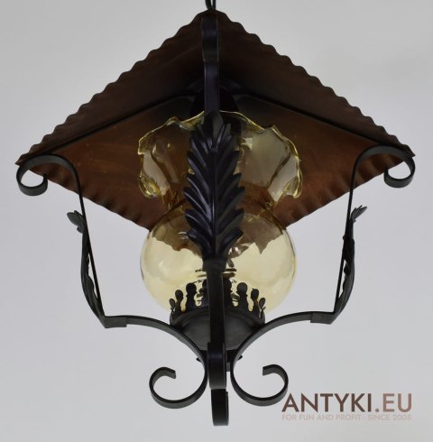 Lampa wisząca do ganku w rustykalnym stylu