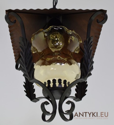 Lampa wisząca do ganku w rustykalnym stylu