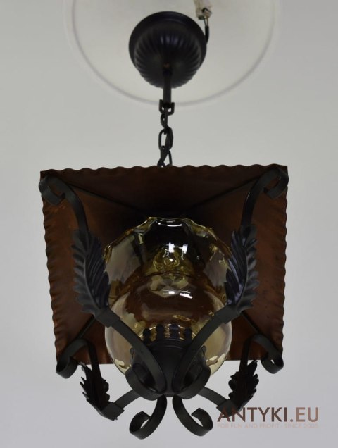 Lampa wisząca do ganku w rustykalnym stylu