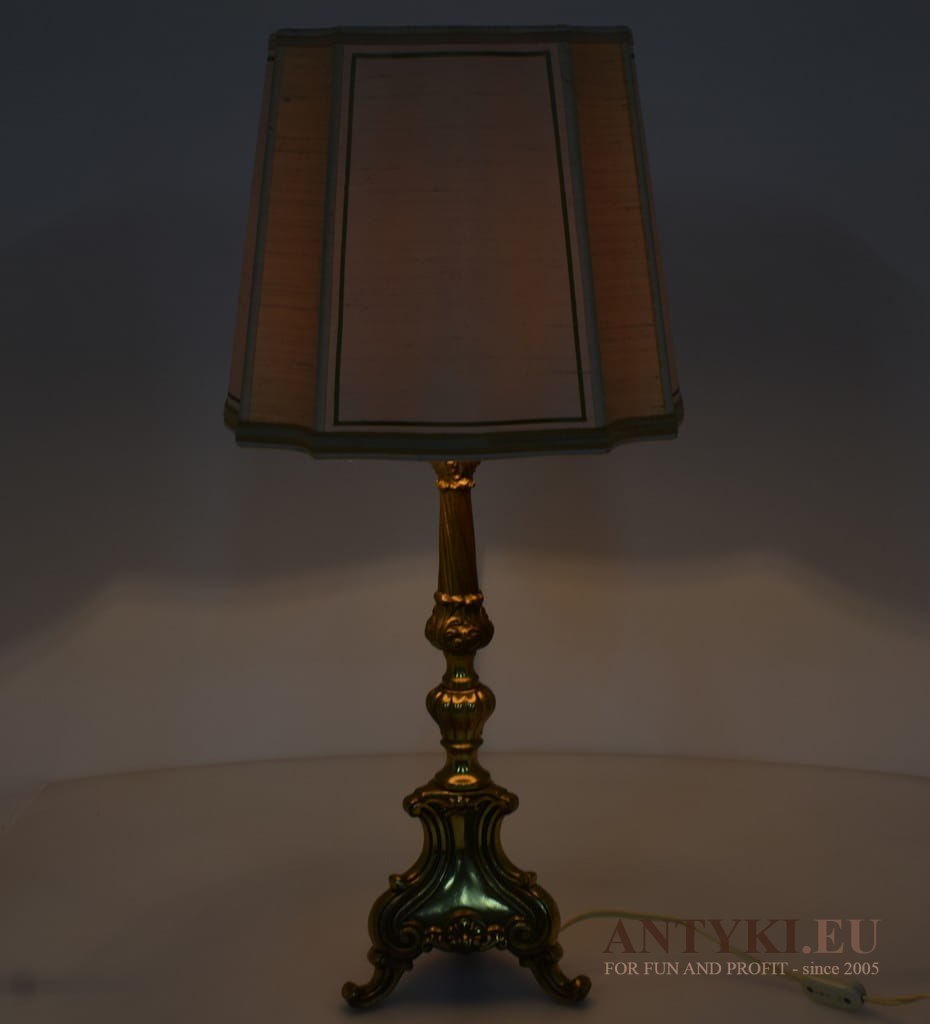 Mosiężna lampa stołowa z abażurem