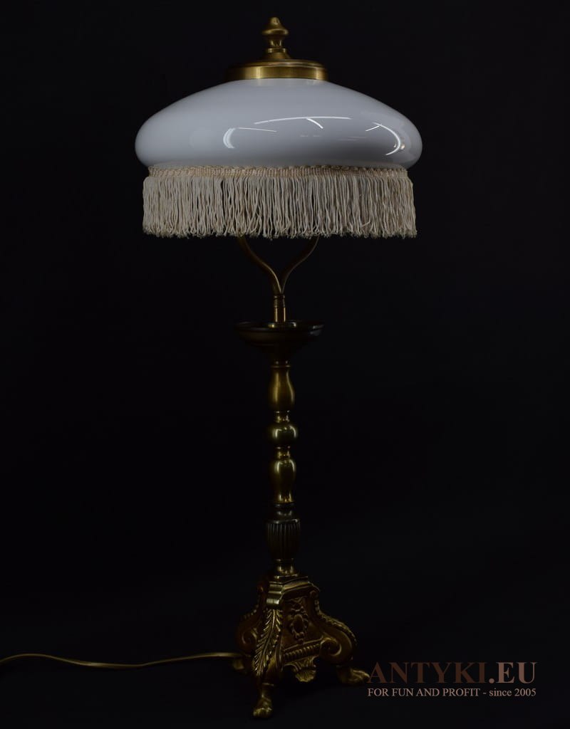 Zabytkowa lampa gabinetowa z kloszem