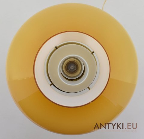 Antyczna lampa naftowa przerobiona na elektryczną