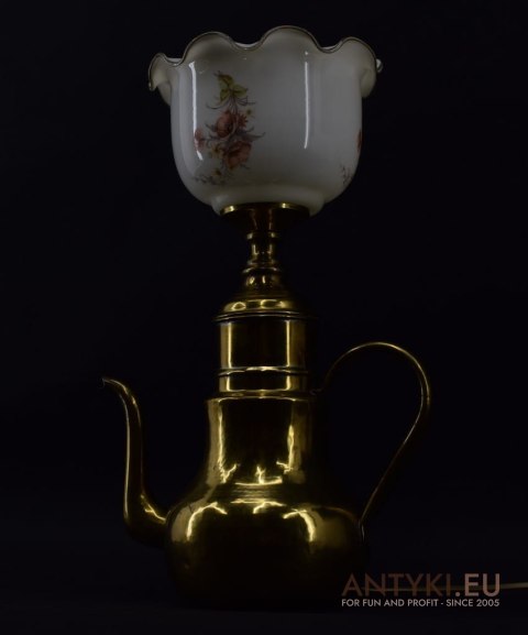 Mosiężny czajnik - lampka stołowa z kloszem