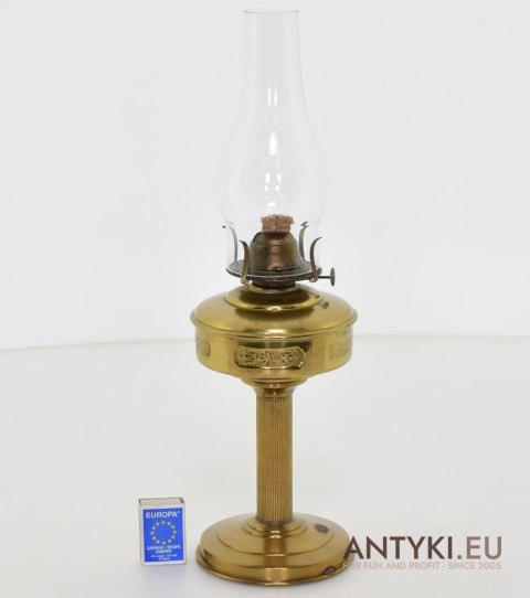 Zabytkowa lampa naftowa