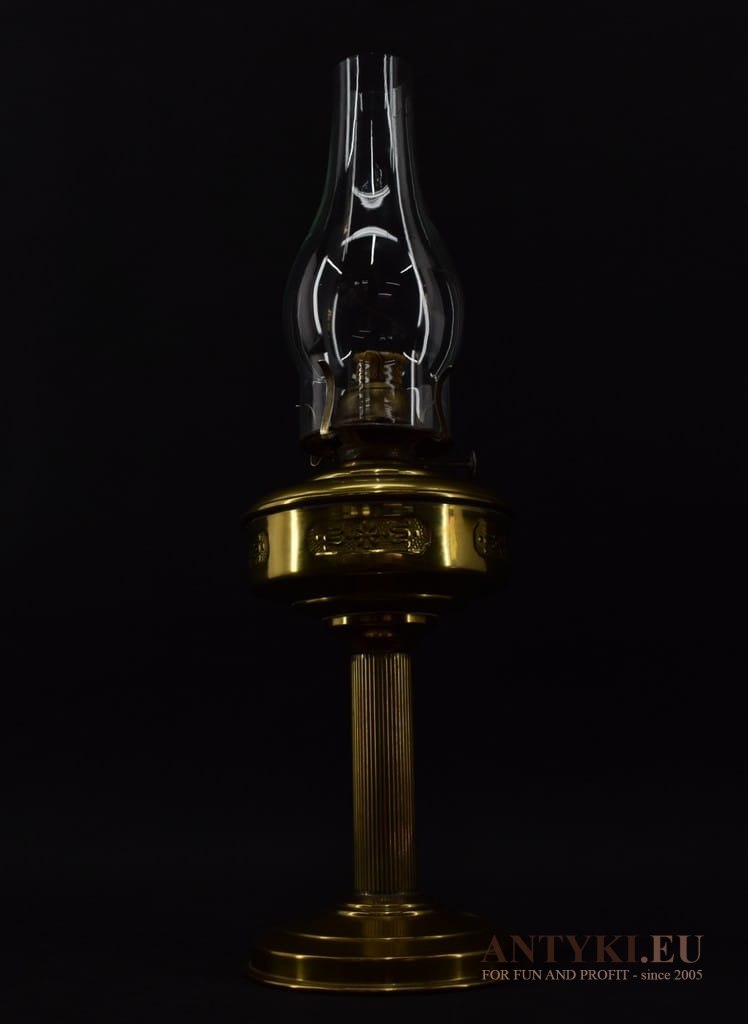 Zabytkowa lampa naftowa
