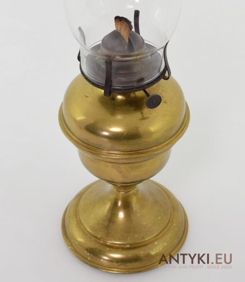 Antyczna lampa naftowa