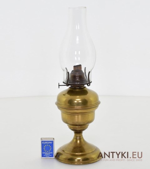 Antyczna lampa naftowa