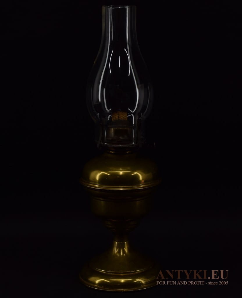 Antyczna lampa naftowa