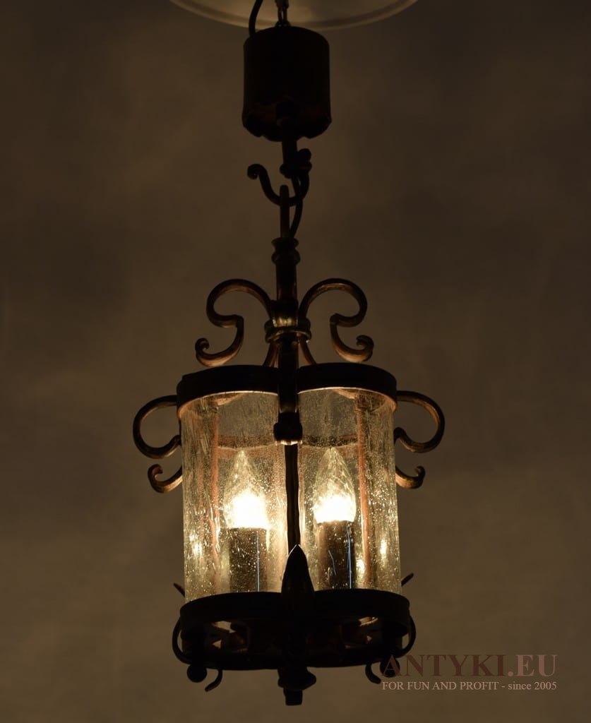 Kuta, antyczna lampa przed dom