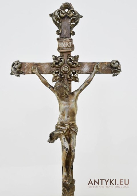 Muzealny krzyż z Jezusem Chrystusem, pasyjka. Antyki do kościoła.