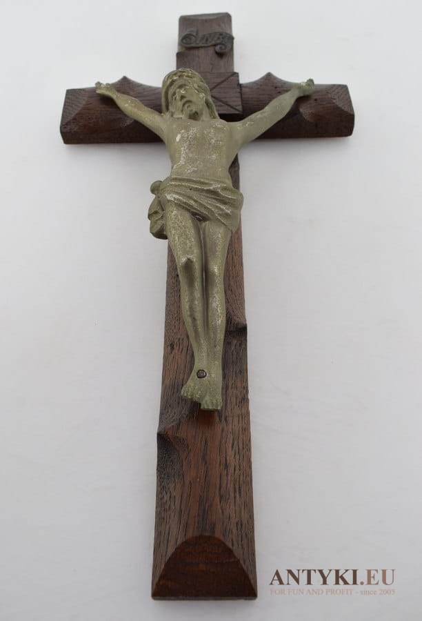 Chrystus ukrzyżowany Jezus na drewnianym krzyżu INRI krucyfix rustykalny antyk