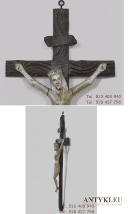 Duży stary krzyż drewniany ukrzyżowany Jezus