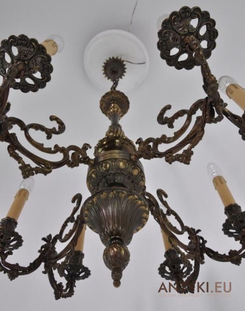 Dworski żyrandol z brązu. Ekskluzywny antyk lampa sufitowa do dworu pałacyku zamku.
