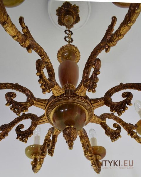 Antyczny żyrandol onyksowy do zamku. Pałacowy chandelier onyx.